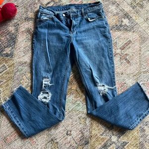 Distressed Boyfriend jeans